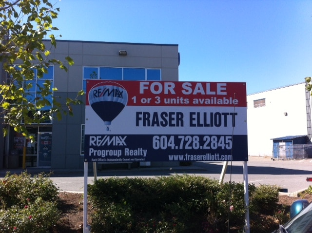 REMAX For Sale Sign Street View – Simple Sign